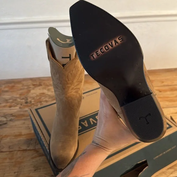 Brand new tecovas toasted almond suede the Sadie box says 9 but they’re a 9.5!!! - Picture 3 of 4